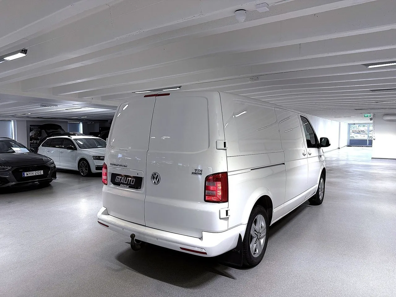 Vehicle image 4