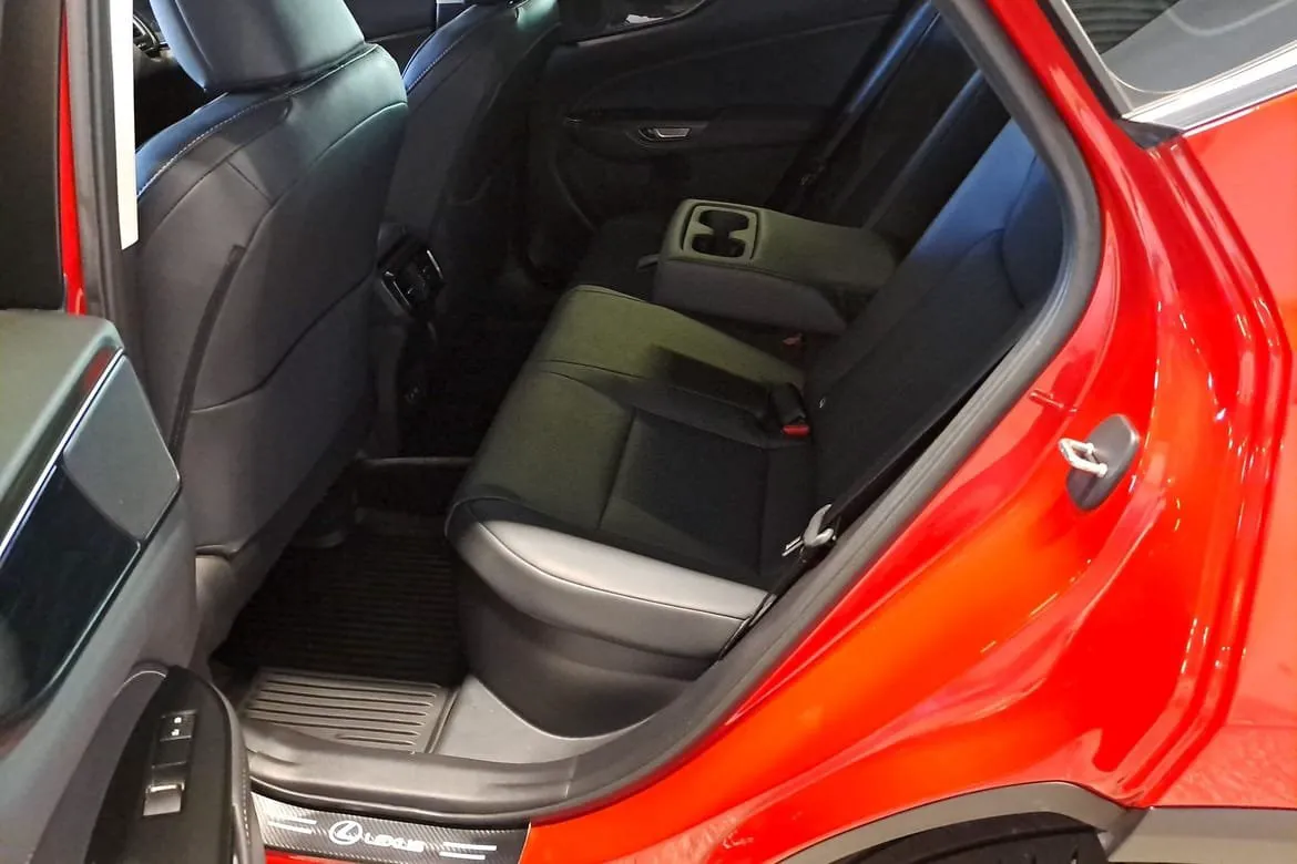 Vehicle image 6