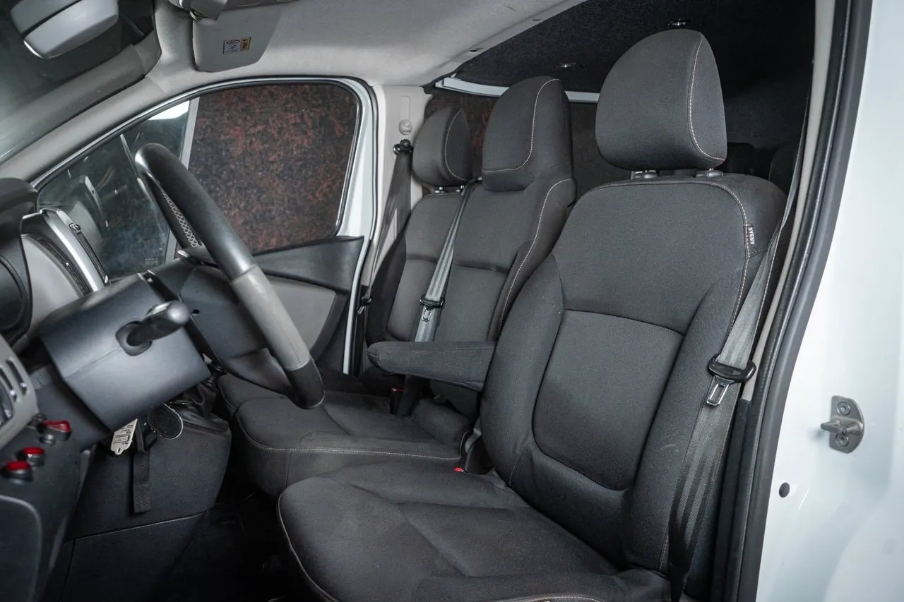 Vehicle image 18