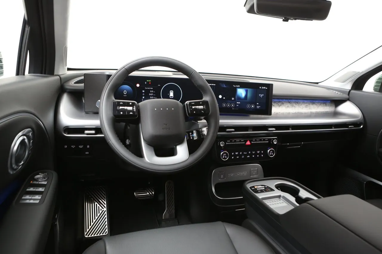 Vehicle image 15