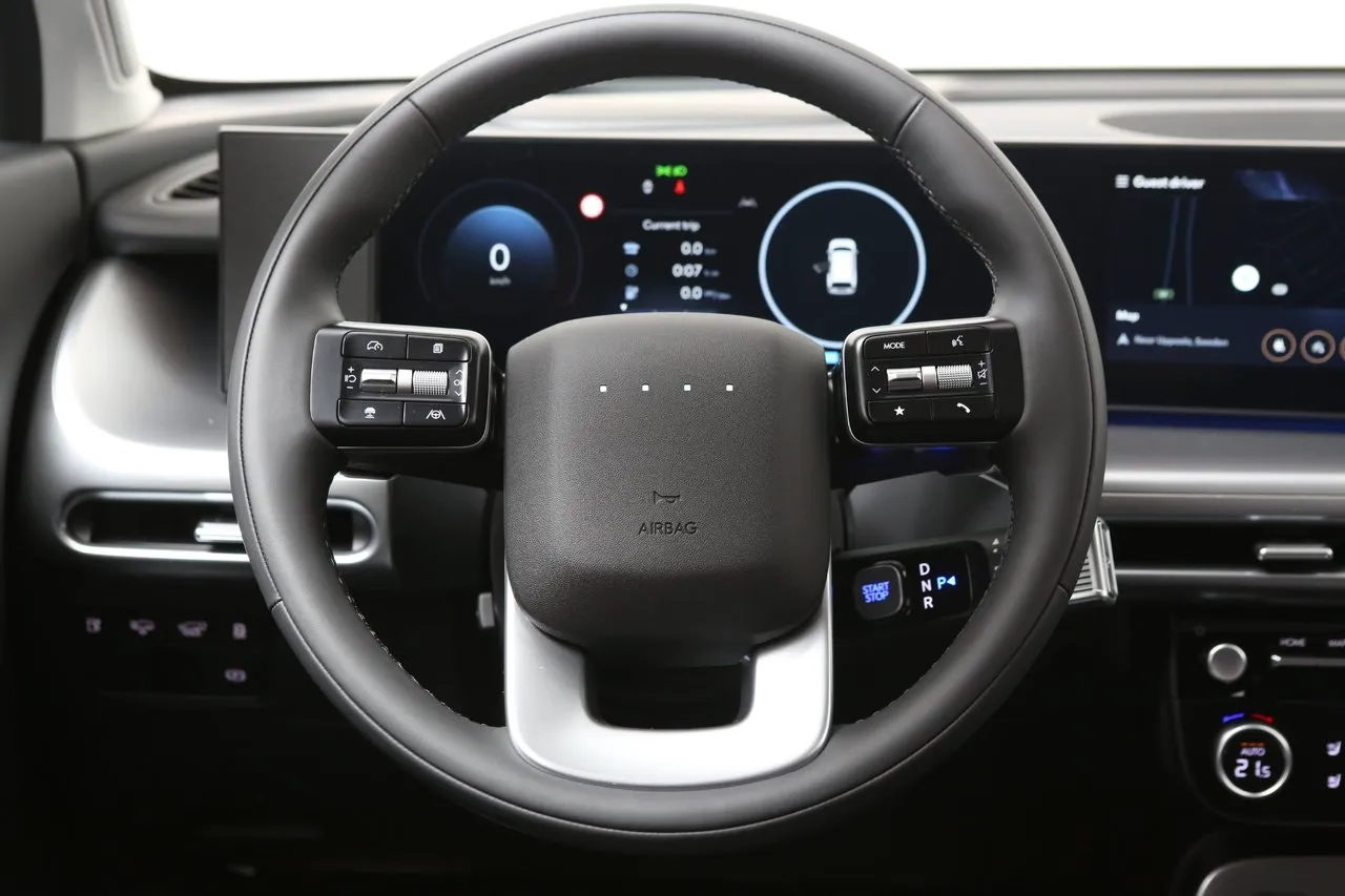Vehicle image 16