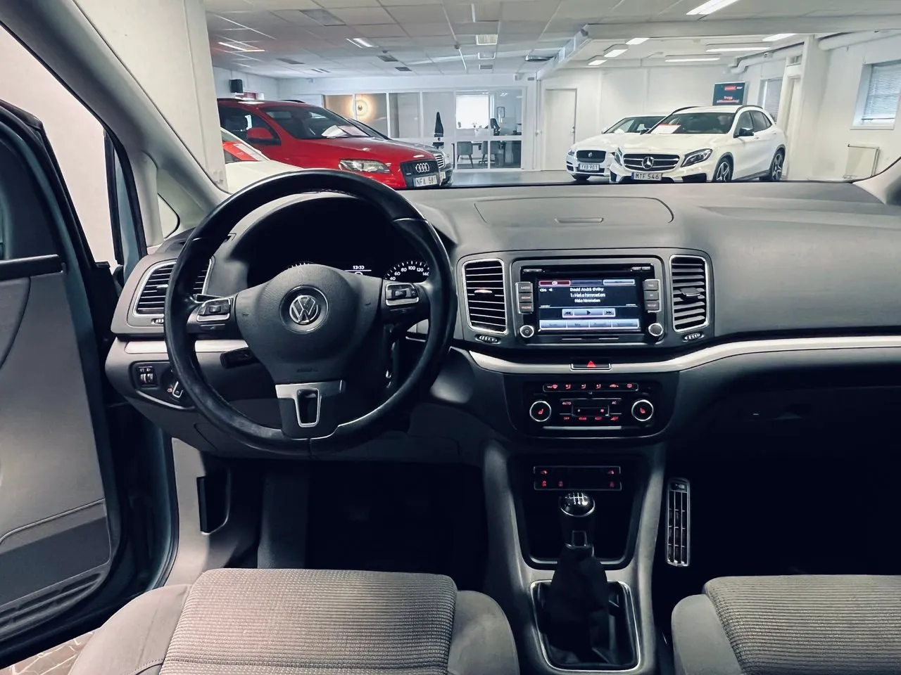 Vehicle image 15