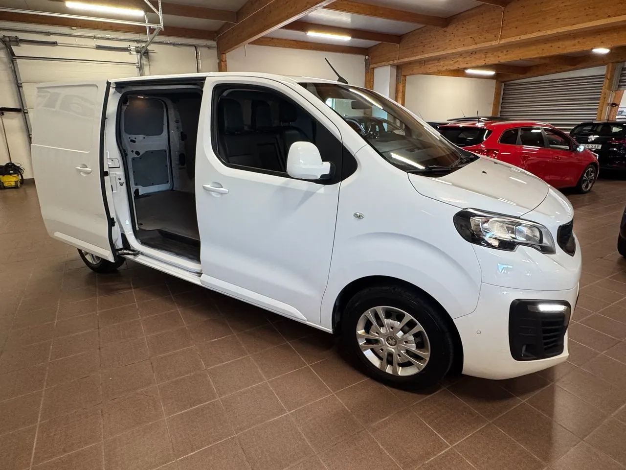 Vehicle image 9