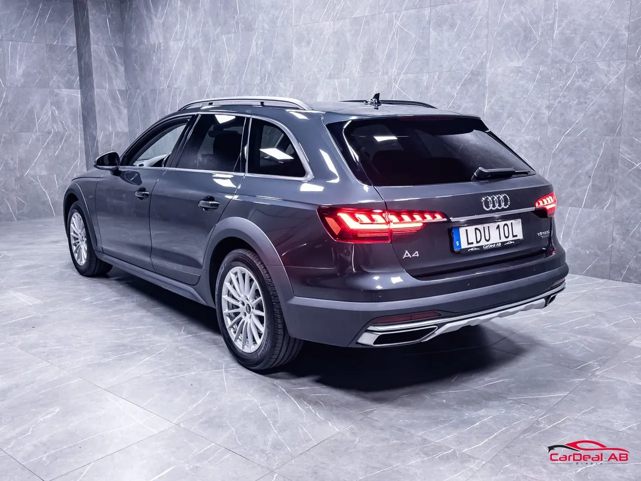 Vehicle image 4