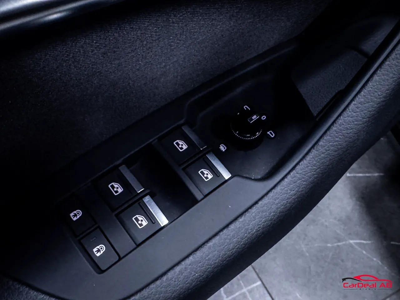 Vehicle image 30
