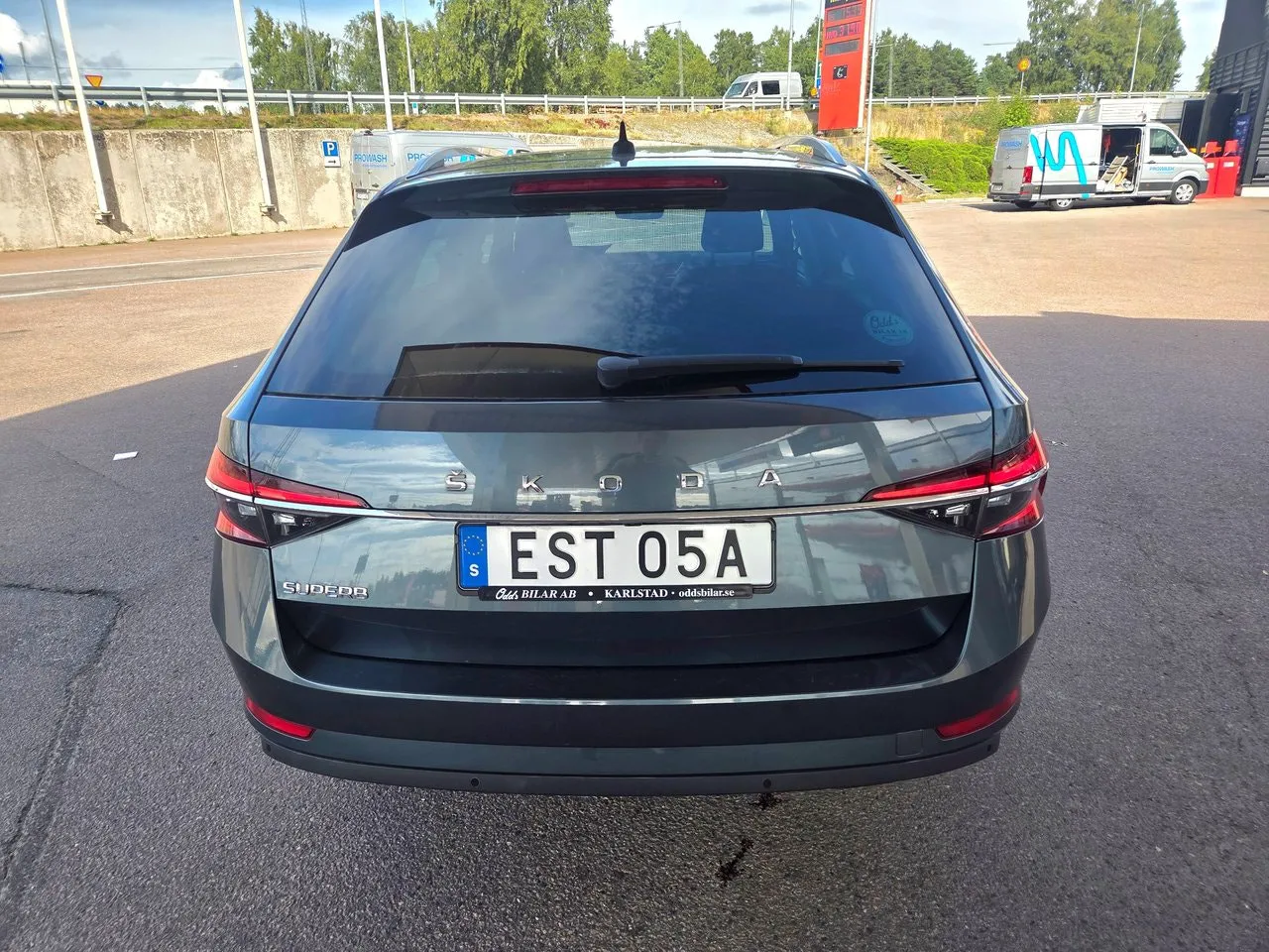Vehicle image 6