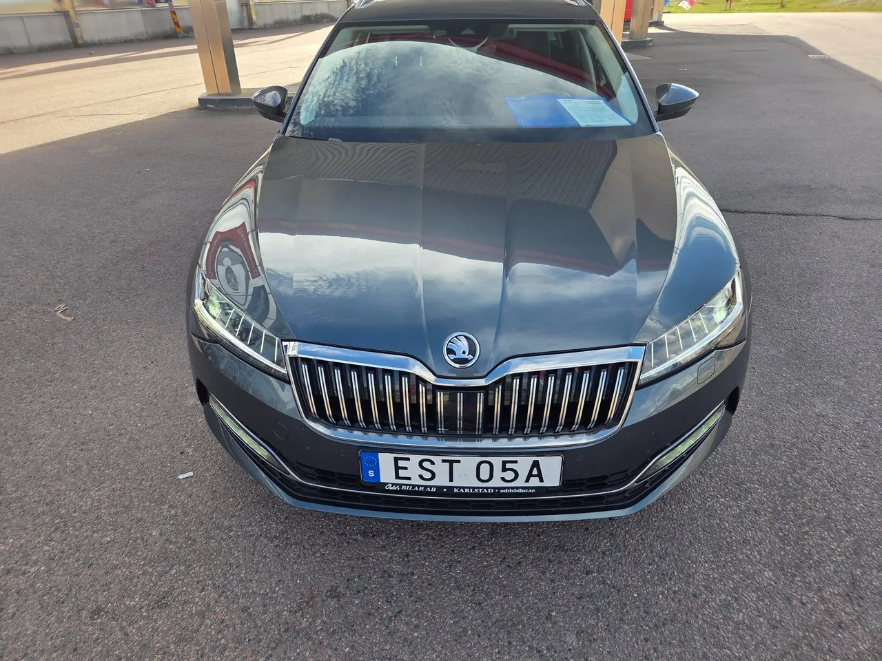 Vehicle image 15