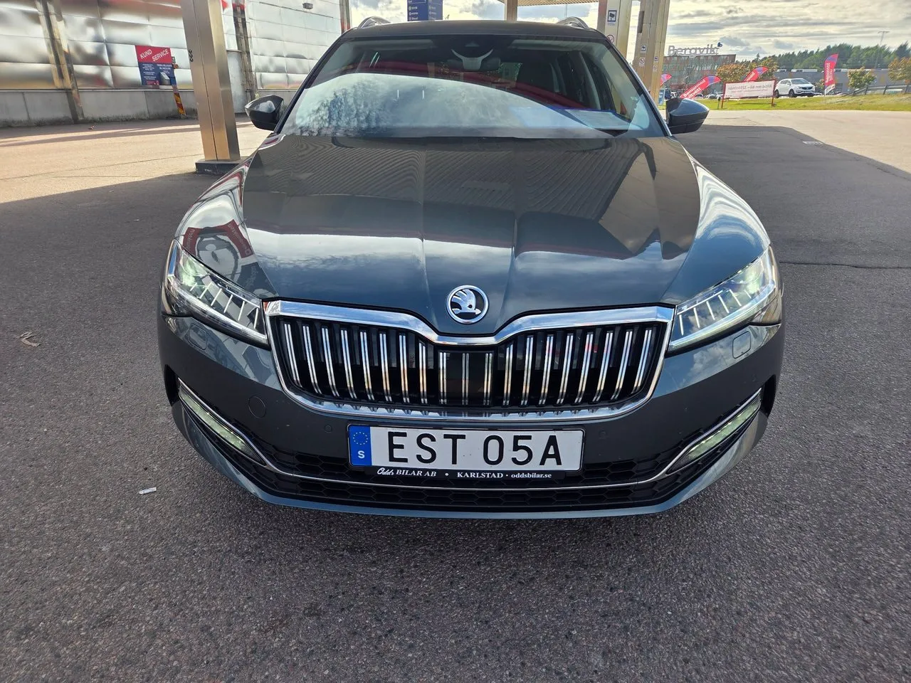 Vehicle image 16