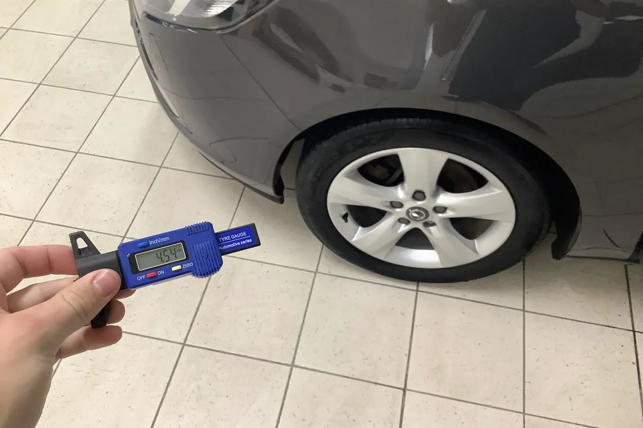 Vehicle image 14