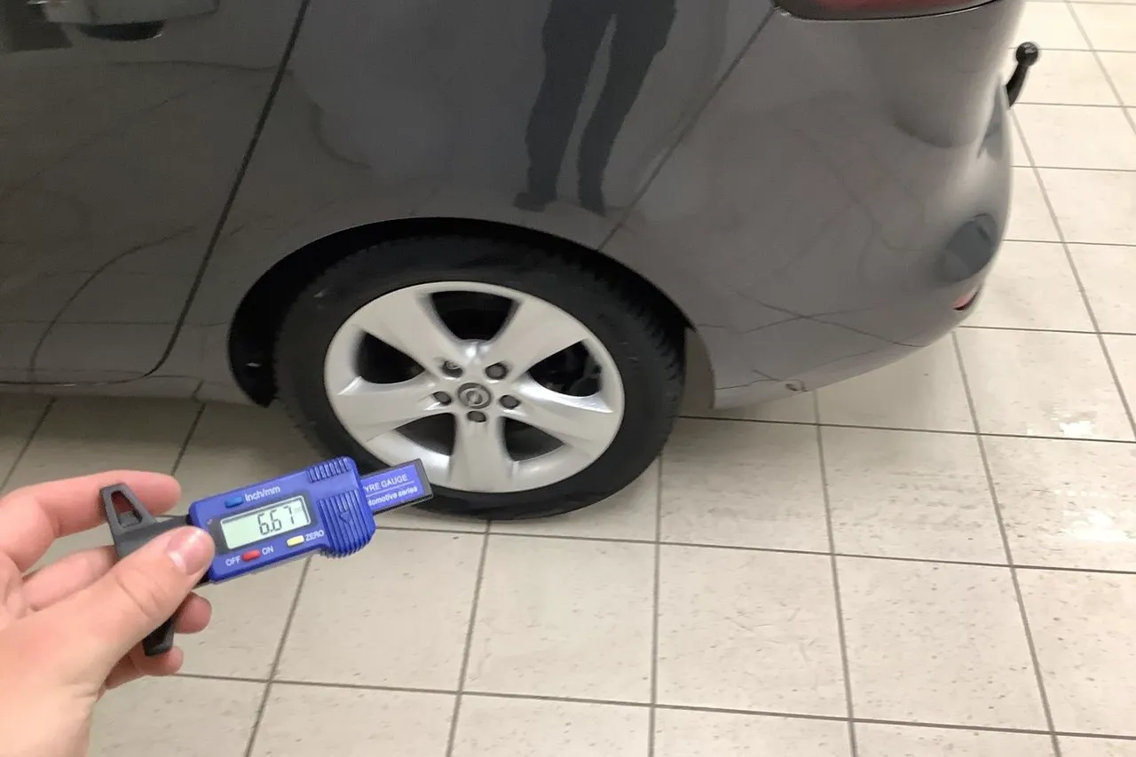 Vehicle image 15