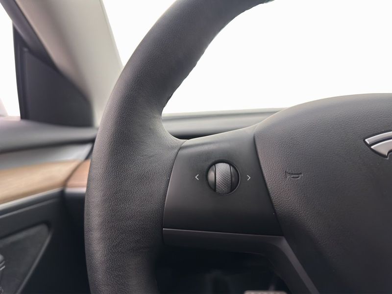 Tesla Model 3 bild 15