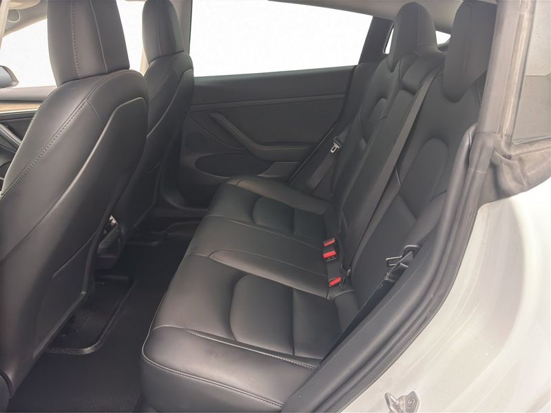 Tesla Model 3 bild 28