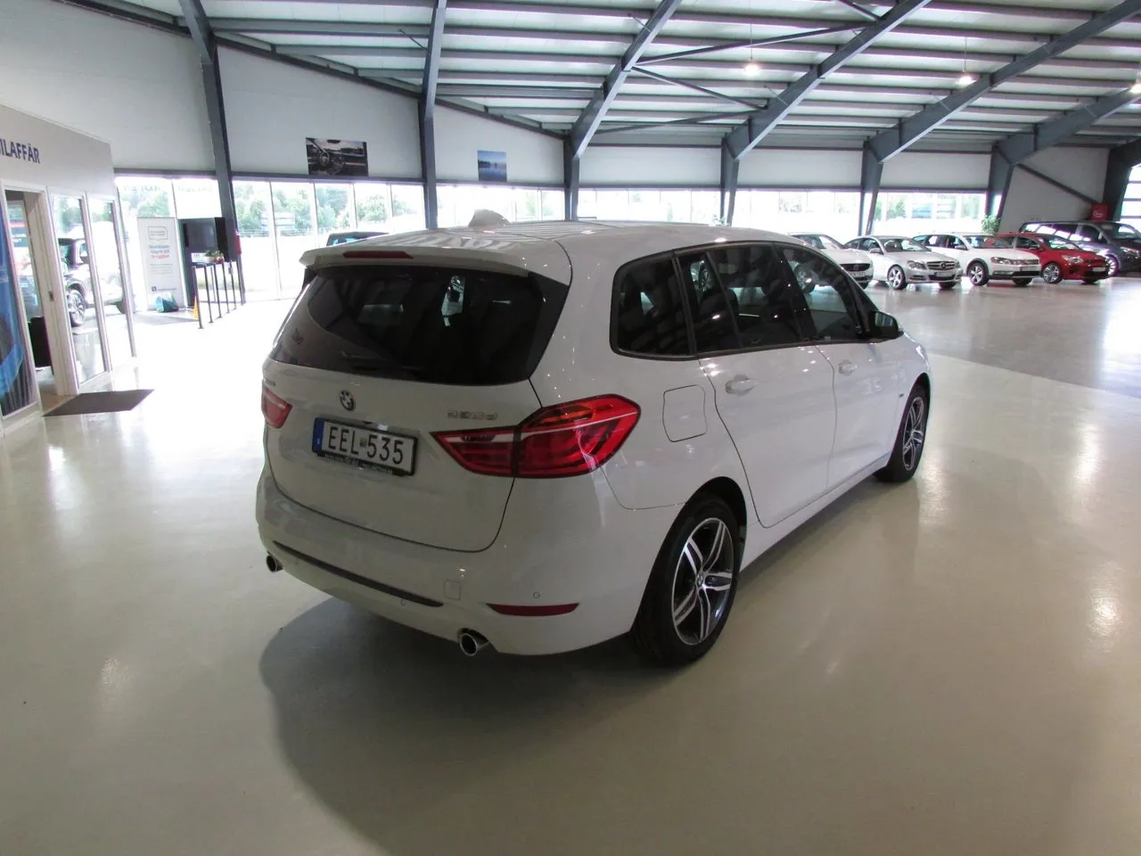 Vehicle image 4