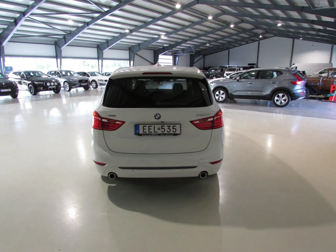 Vehicle image 5