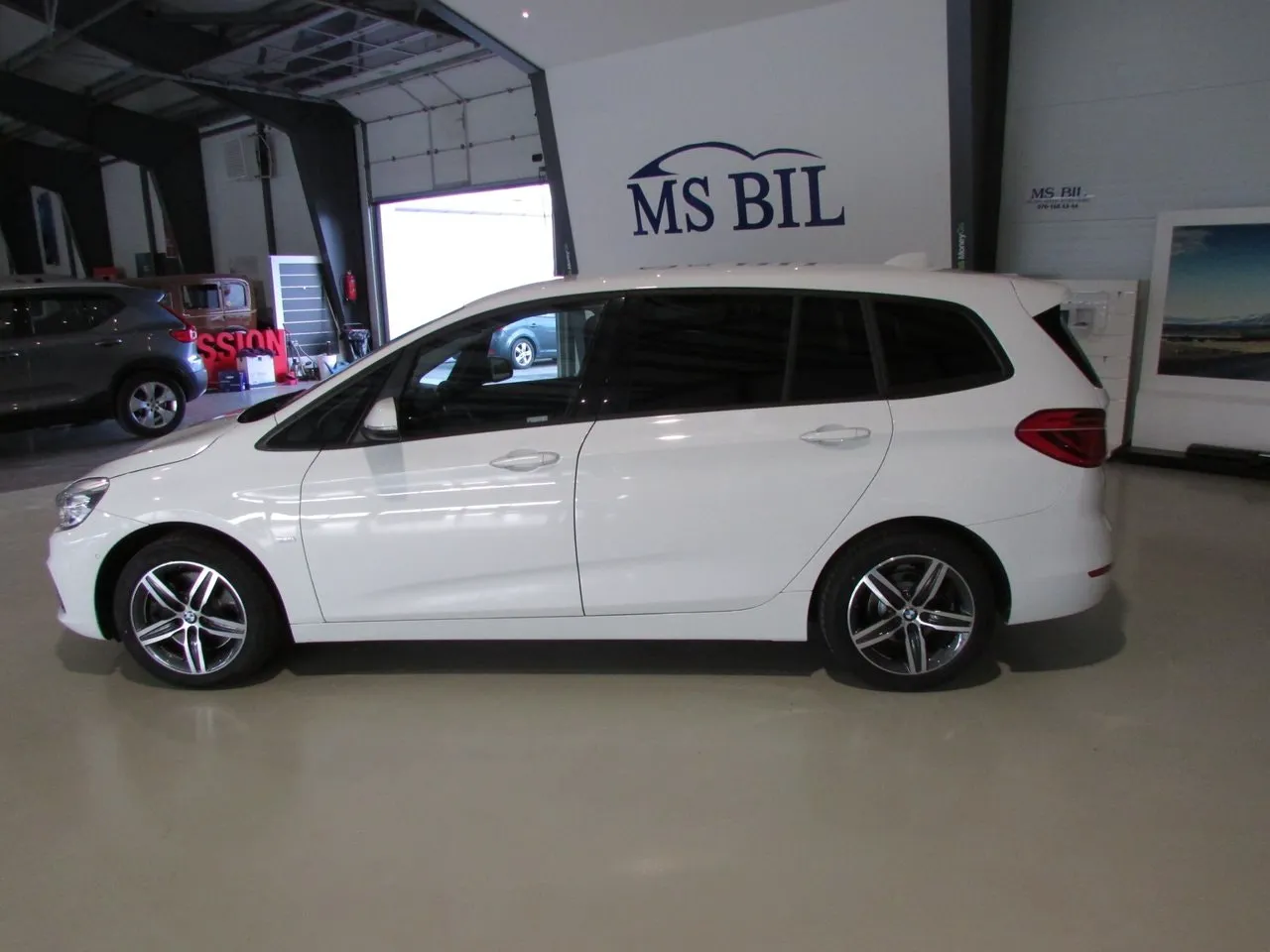 Vehicle image 7