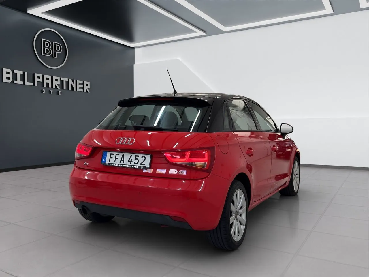 Vehicle image 4