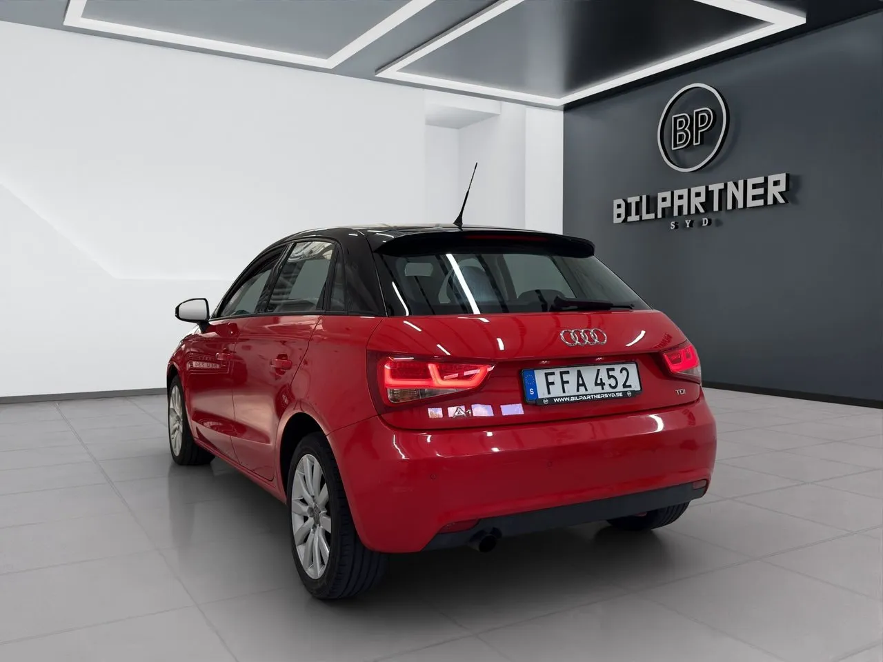 Vehicle image 6