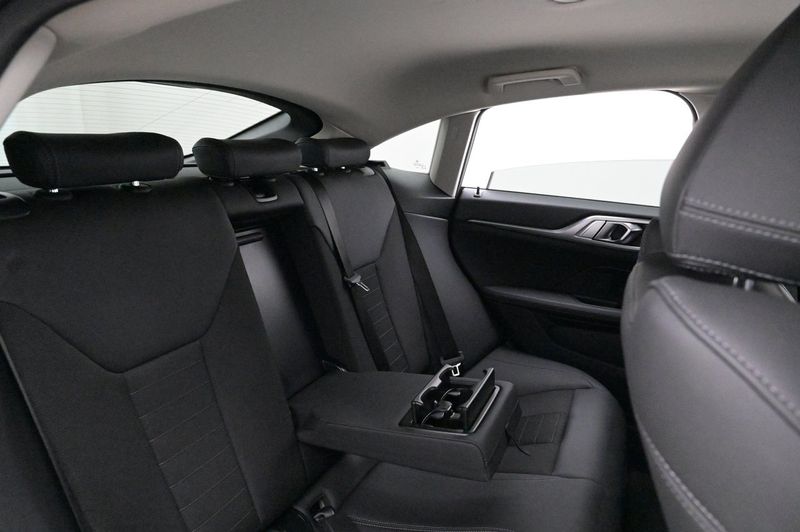 BMW i4 bild 18