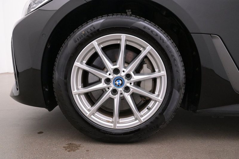 BMW i4 bild 27