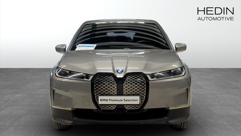 BMW iX bild 8