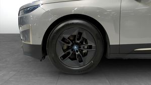 BMW iX bild 9