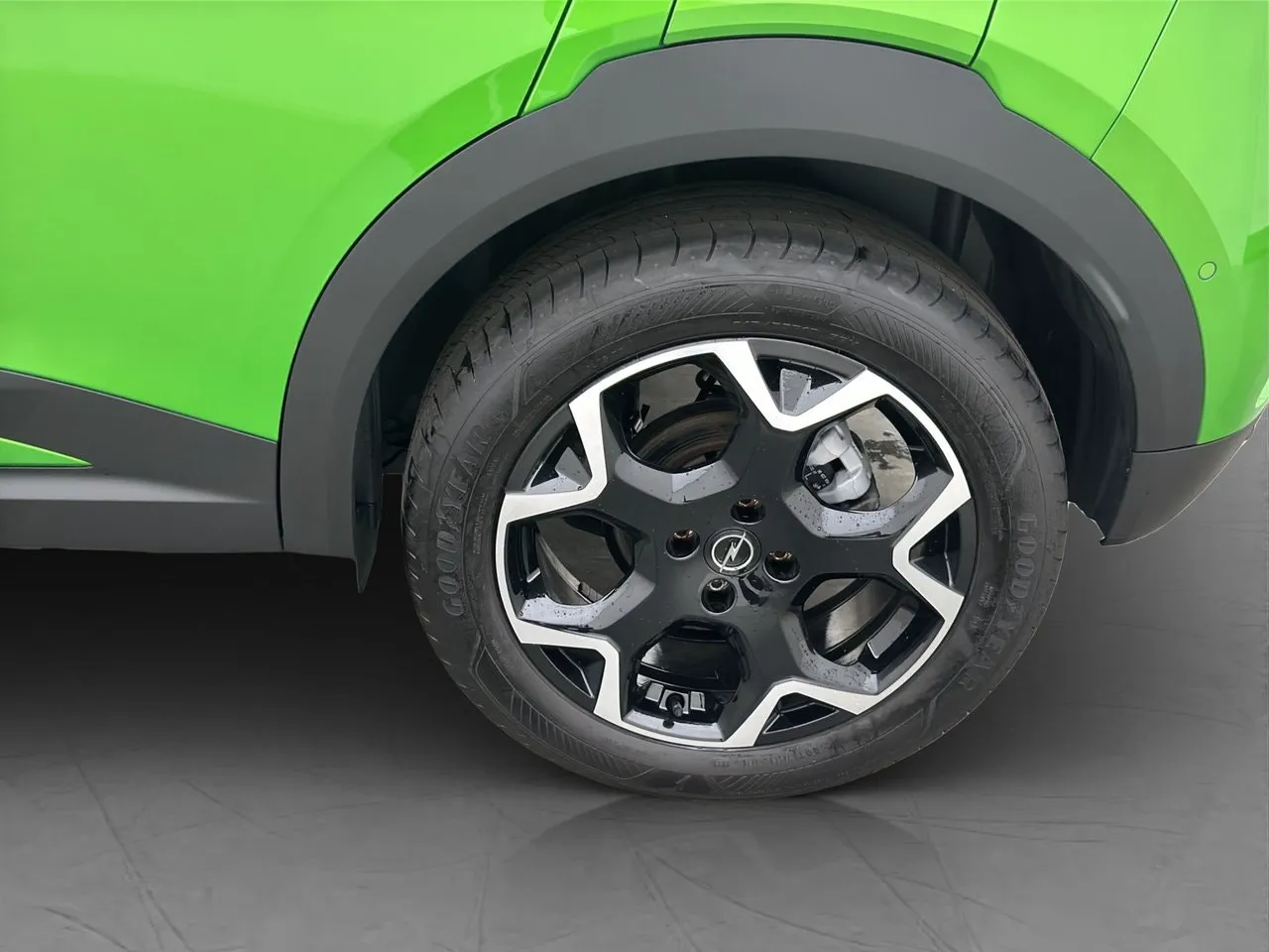 Vehicle image 26