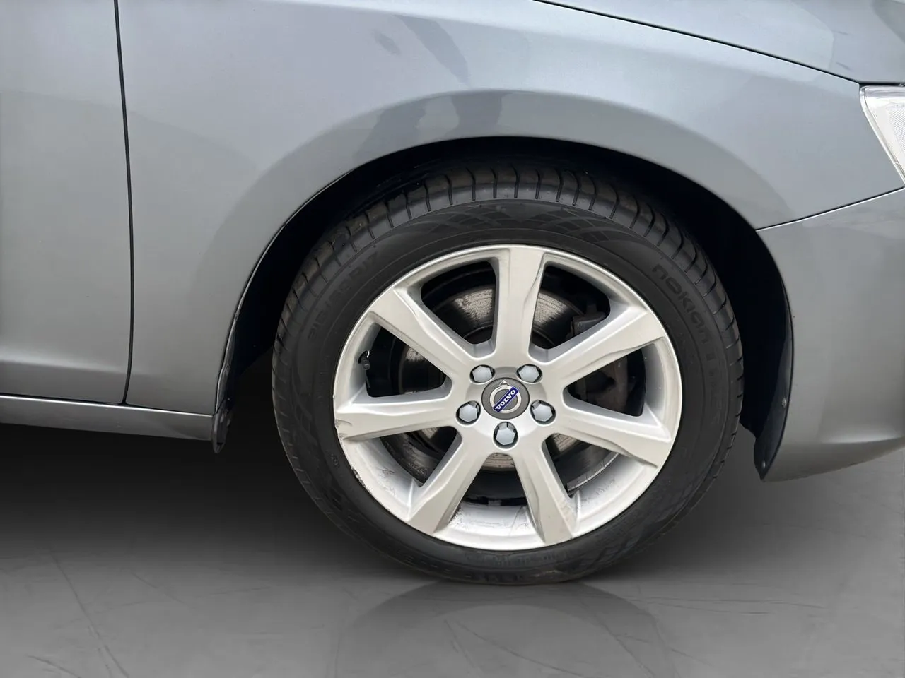 Vehicle image 30
