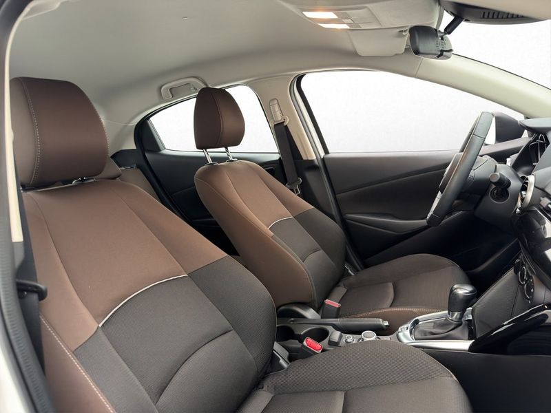 Mazda 2 bild 9