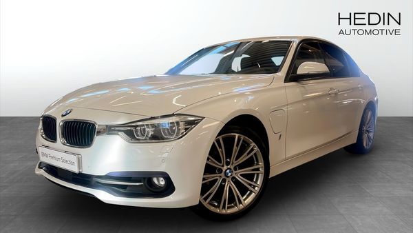 BMW 330 e Sedan Rattvärme HUD Farthållare PDC - 2017
