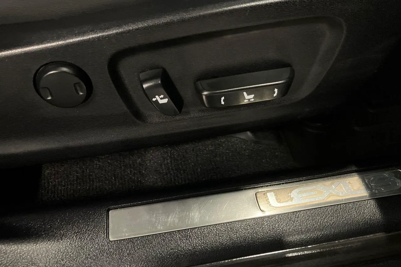 Vehicle image 21
