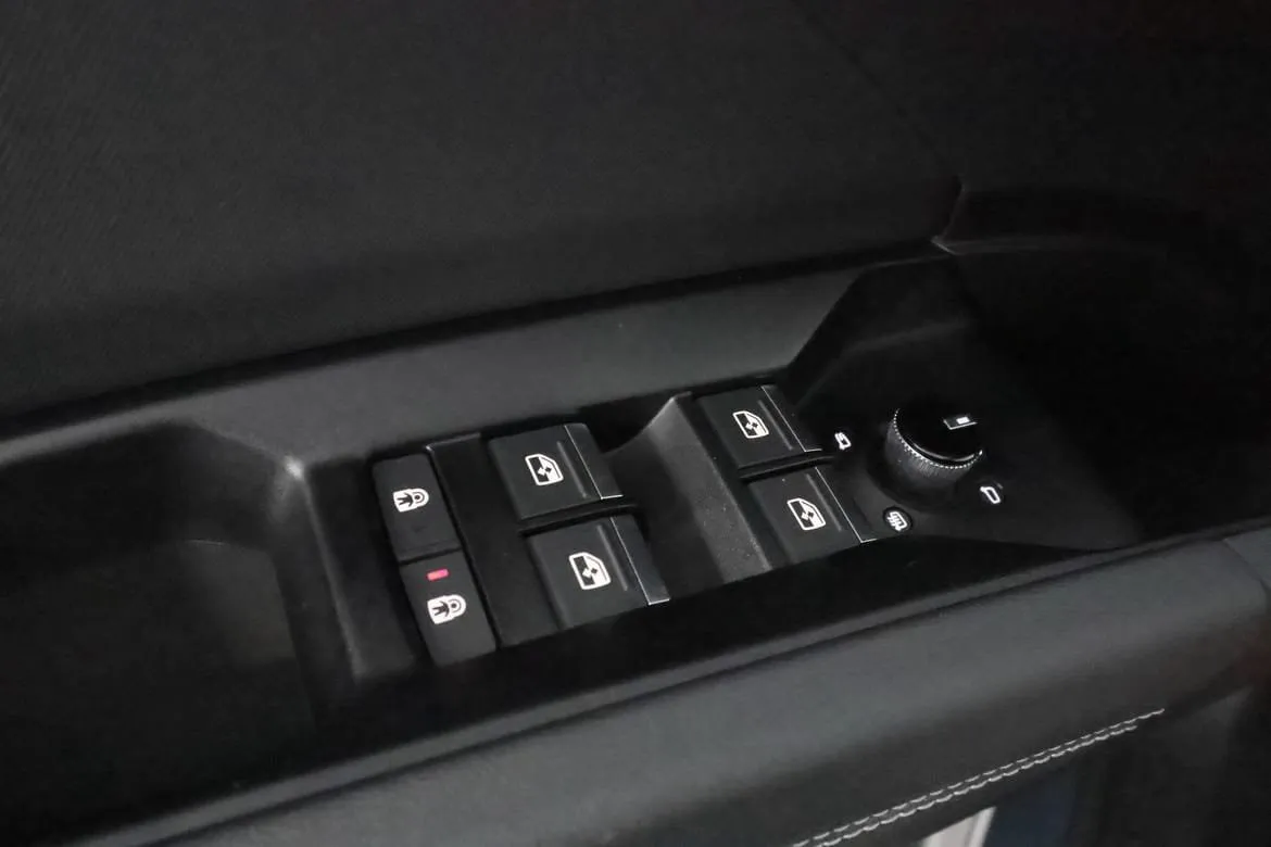 Vehicle image 32