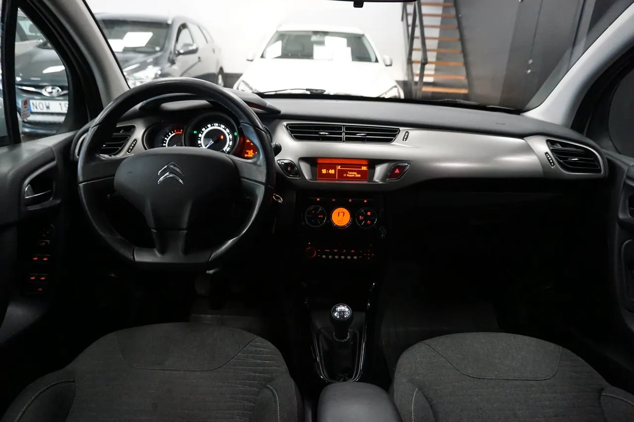 Vehicle image 9