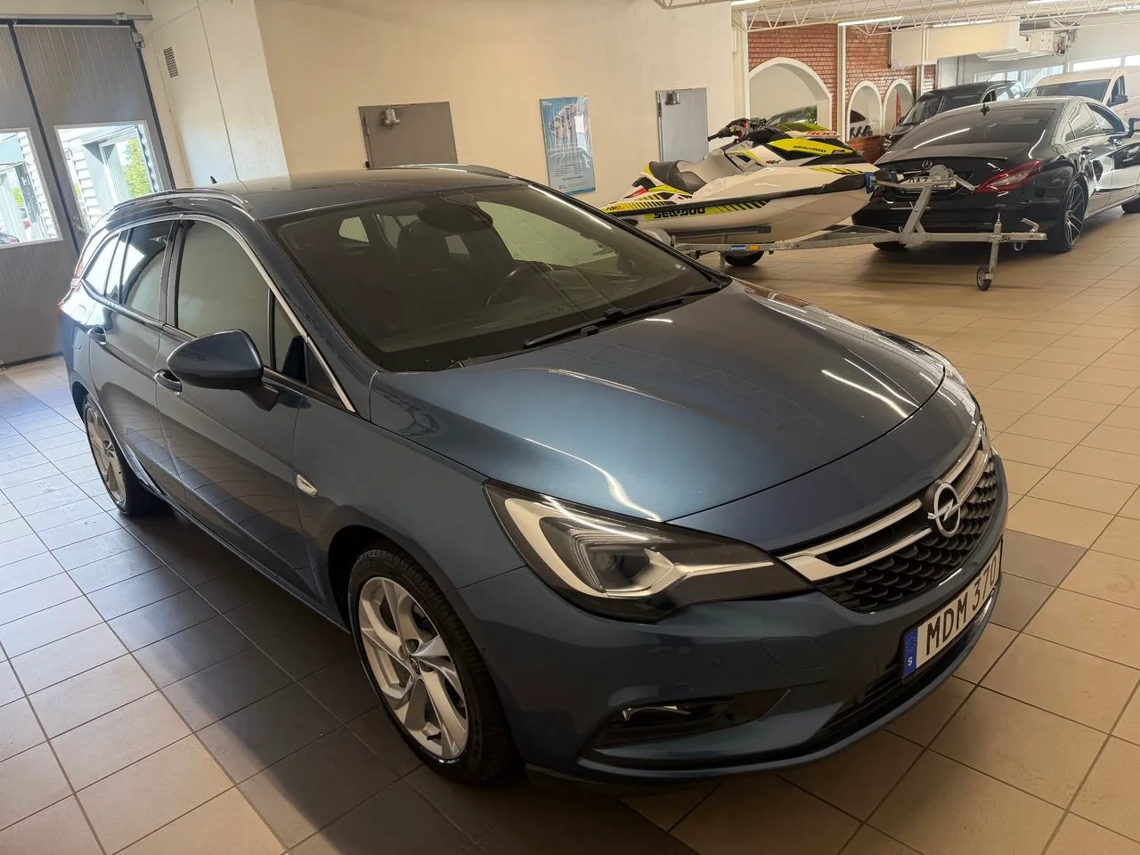 Vehicle image 4