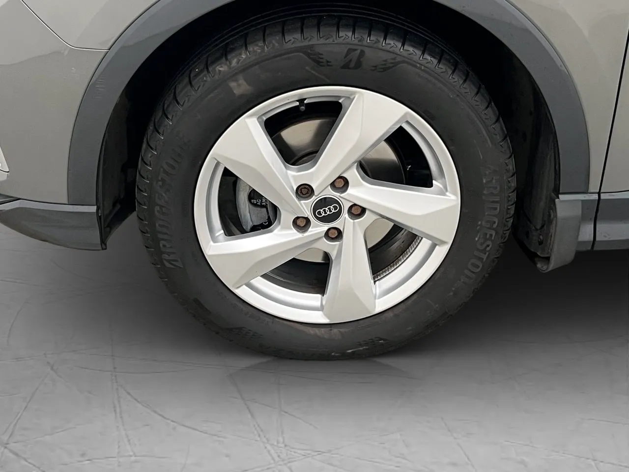 Vehicle image 22