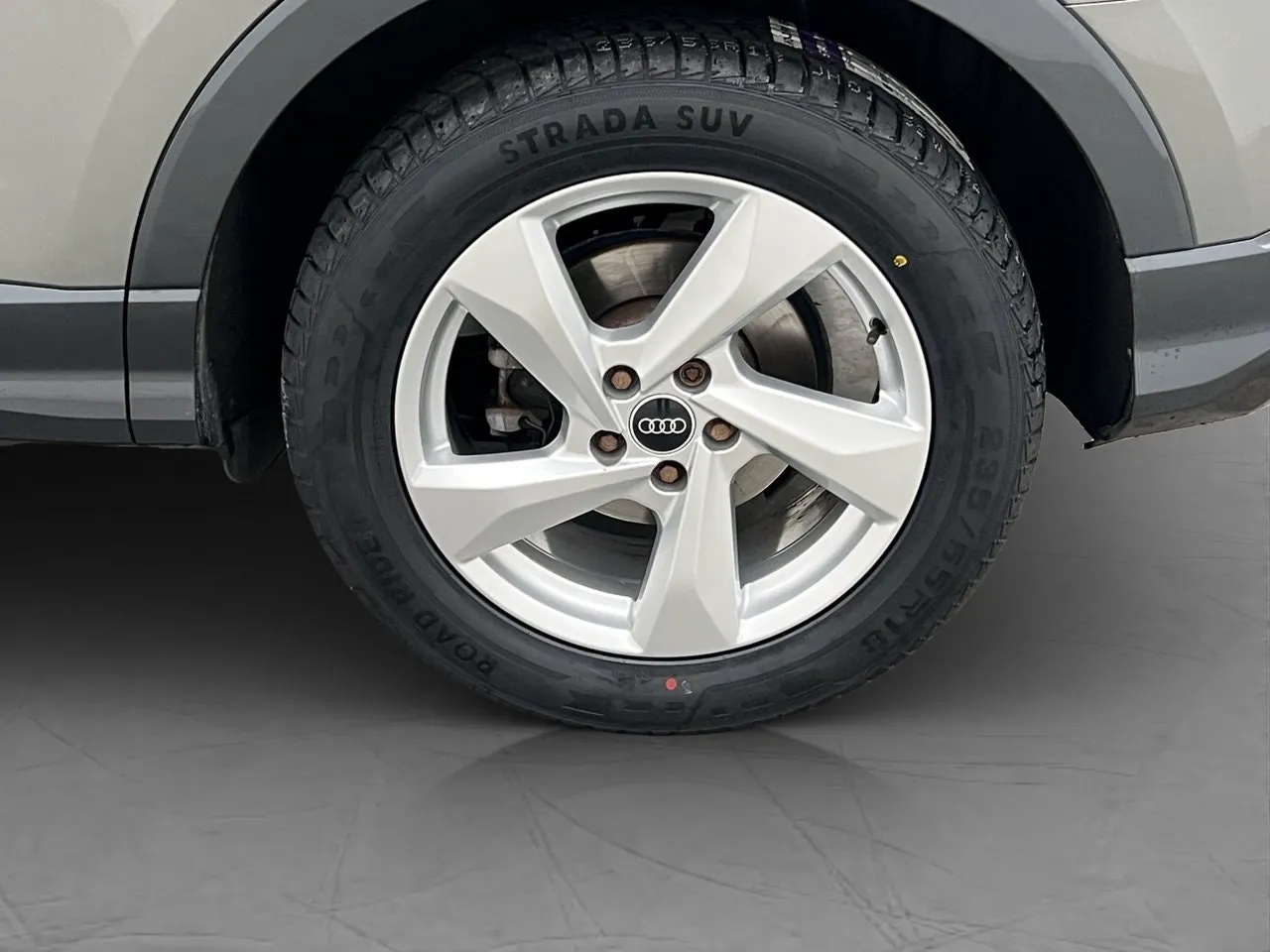 Vehicle image 23