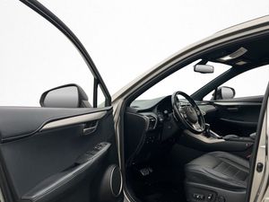 Lexus NX bild 12