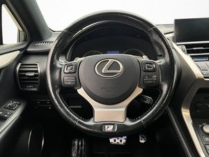 Lexus NX bild 11