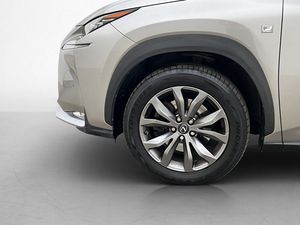 Lexus NX bild 24