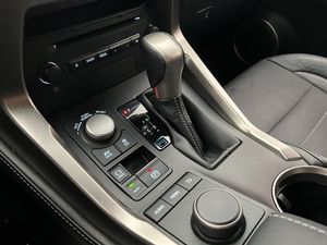 Lexus NX bild 19