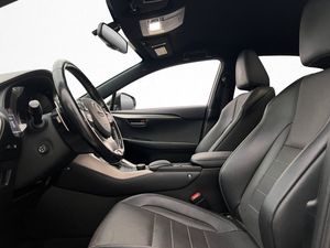 Lexus NX bild 13
