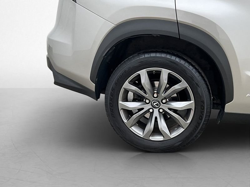 Lexus NX bild 26