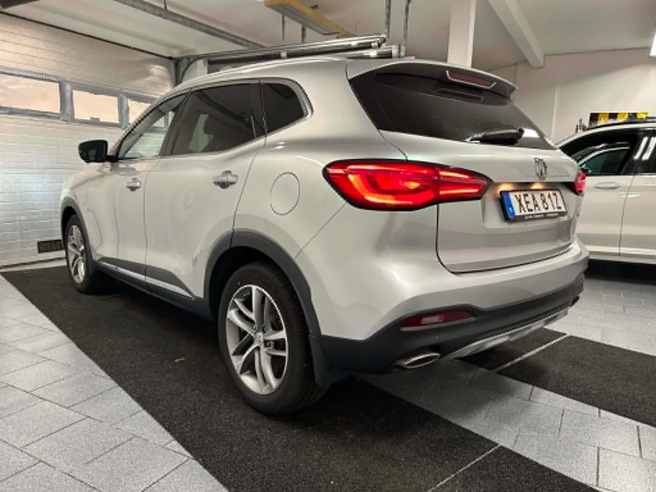 Vehicle image 4
