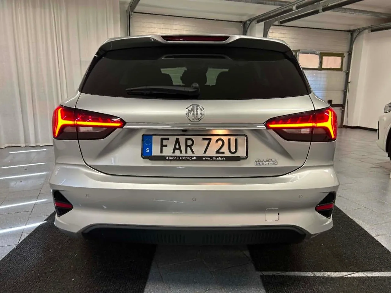 Vehicle image 6