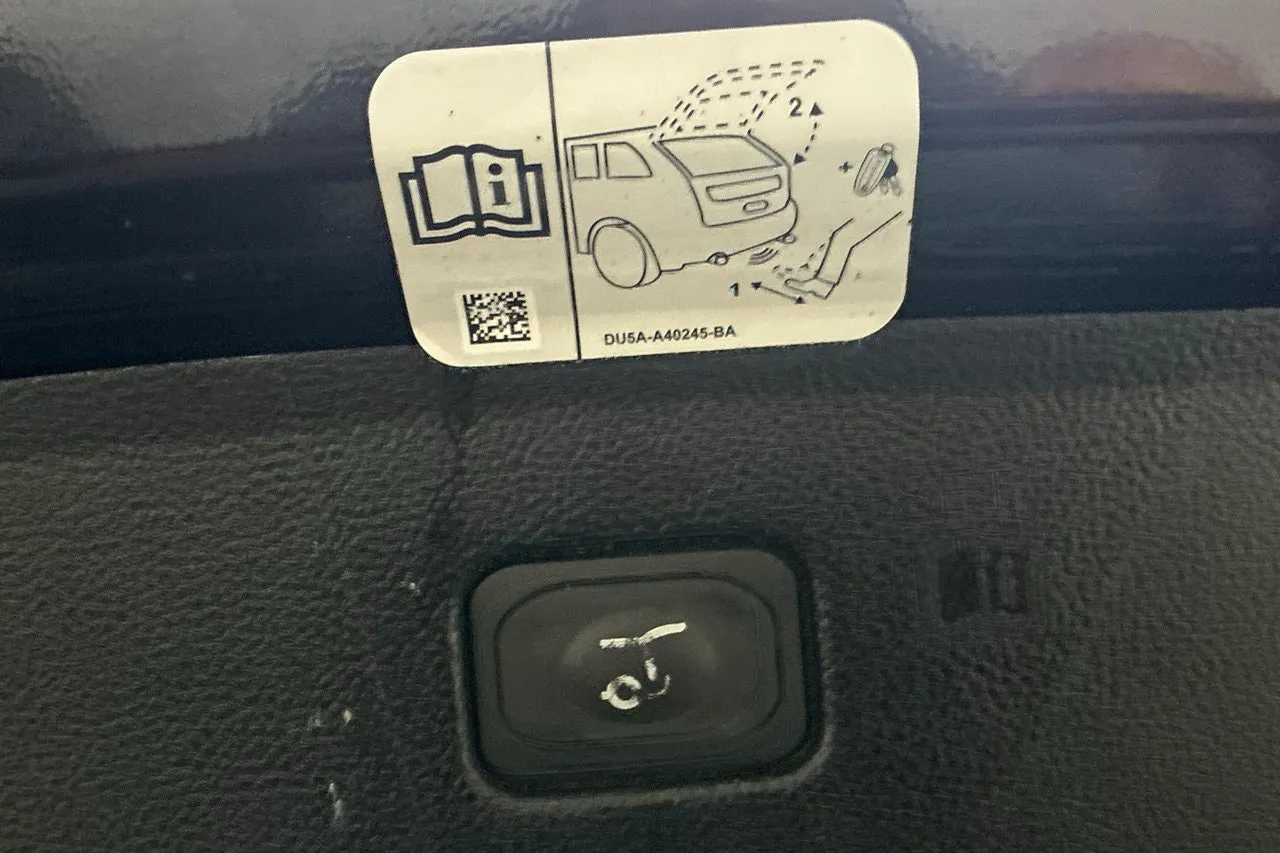 Vehicle image 28