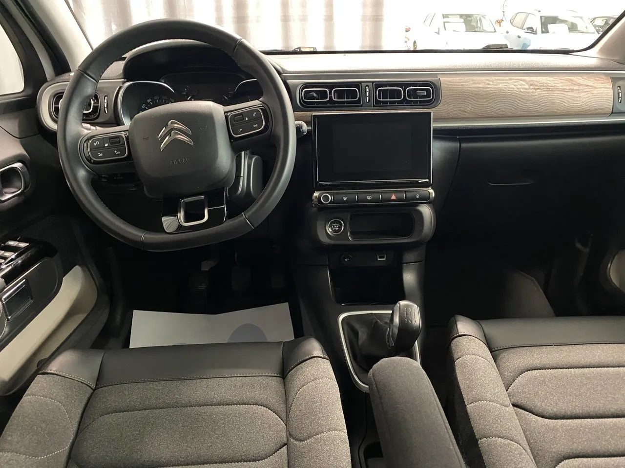 Vehicle image 7