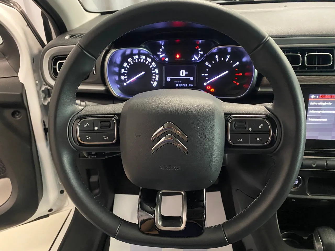 Vehicle image 16