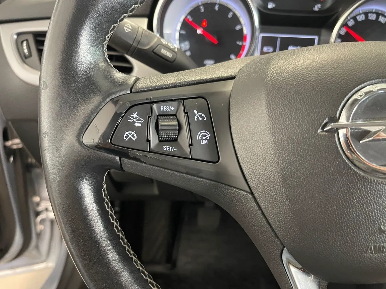 Vehicle image 25