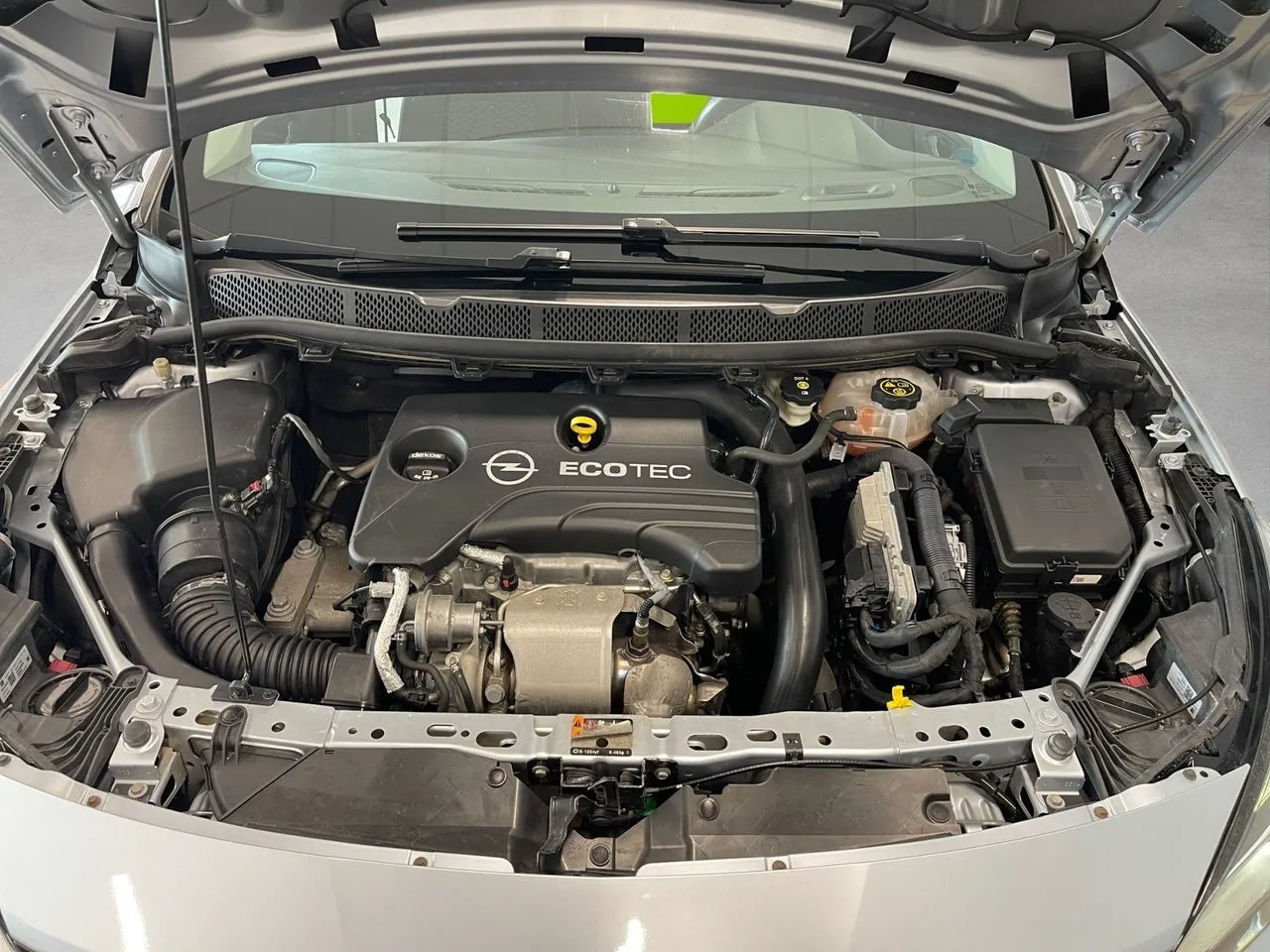 Vehicle image 15