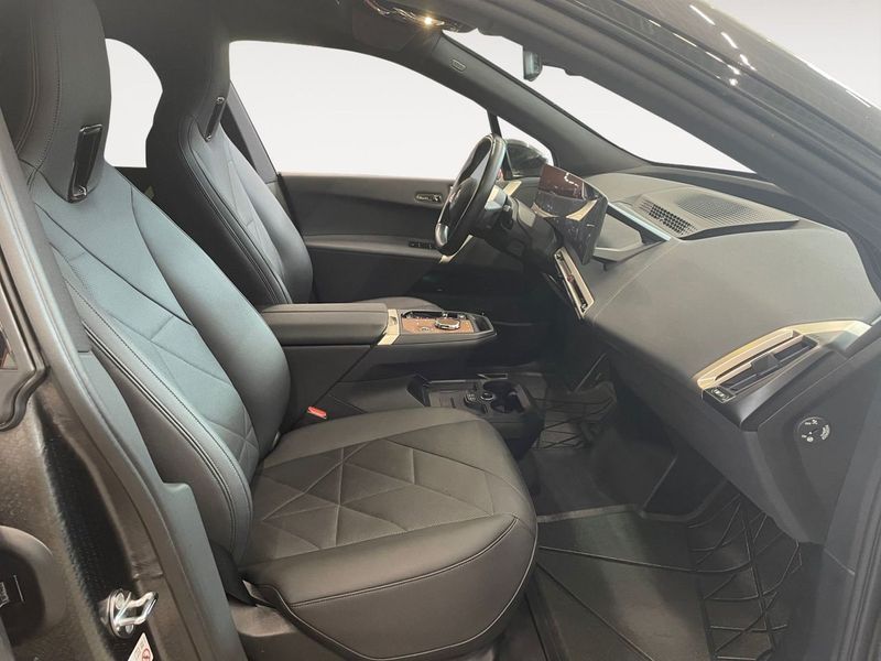 BMW iX bild 15