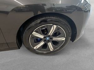 BMW iX bild 8